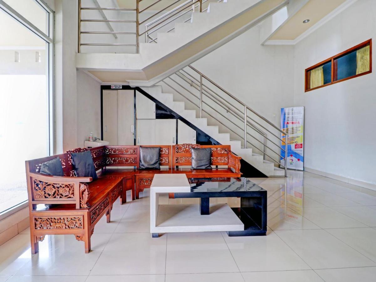 Oyo 90347 Hotel Srikandi Syariah Tasikmalaya Eksteriør bilde