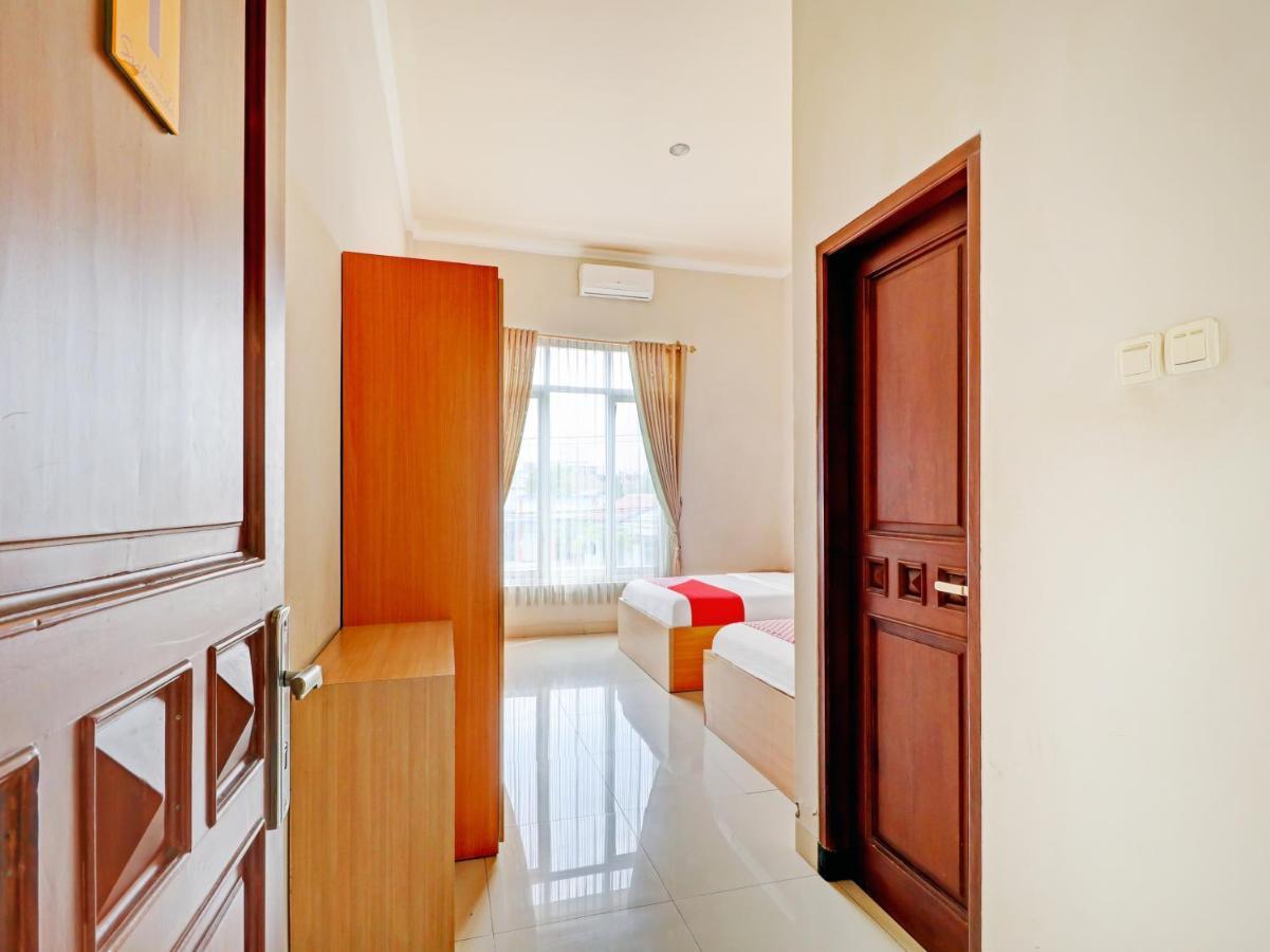 Oyo 90347 Hotel Srikandi Syariah Tasikmalaya Eksteriør bilde