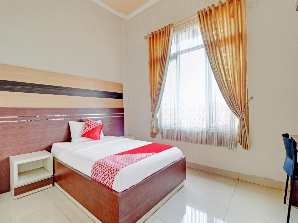 Oyo 90347 Hotel Srikandi Syariah Tasikmalaya Eksteriør bilde