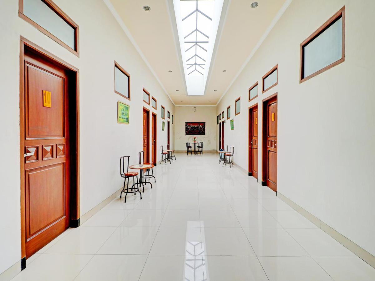 Oyo 90347 Hotel Srikandi Syariah Tasikmalaya Eksteriør bilde